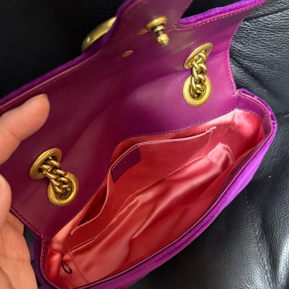 GUCCI Purple-Pinkish Velvet Gold Chain Shoulder/Crossbody Bag - Picture 9 of 16
